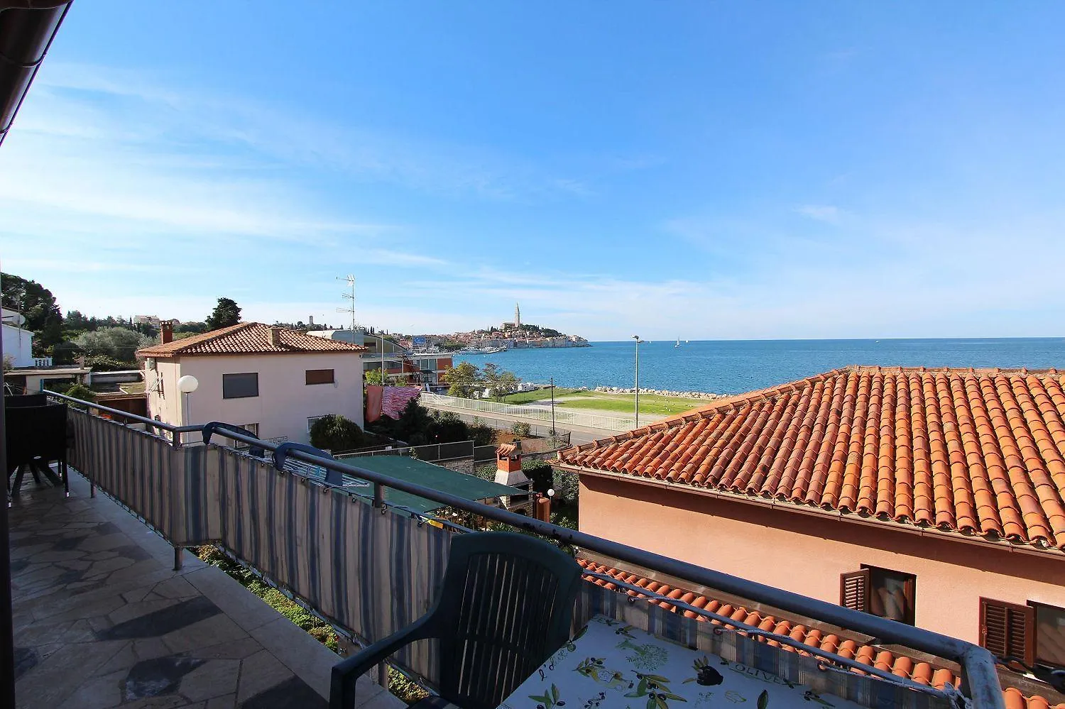 Malerisches Apartment Nur 400 Meter Zum Strand Mit Meerblick - Nur 10 Minuten Zum Zentrum Von Rovinj
