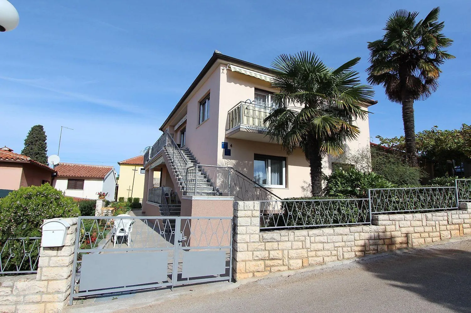 Malerisches Apartment Nur 400 Meter Zum Strand Mit Meerblick - Nur 10 Minuten Zum Zentrum Von Rovinj 0*,  Croatia